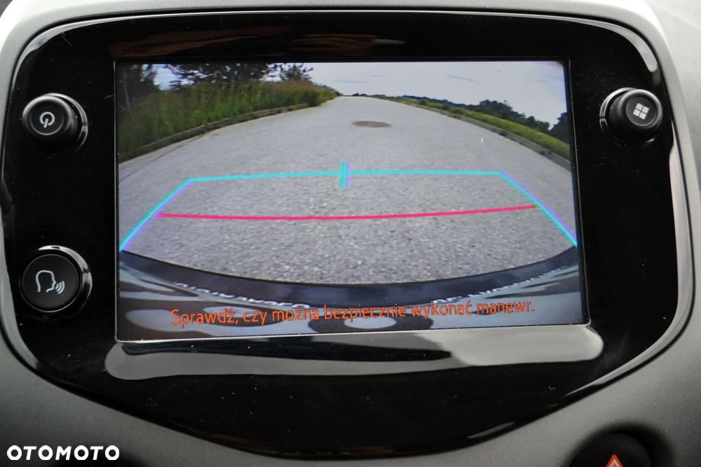 Toyota Aygo x.shift x-play connect - 28