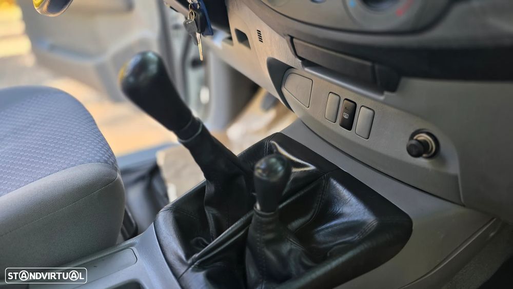 Toyota Hilux 4x4 Extra Cab DPF Comfort - 26