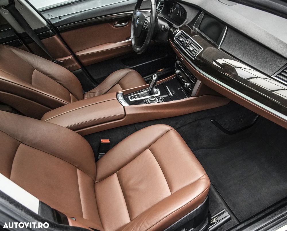 BMW Seria 5 520d xDrive - 13