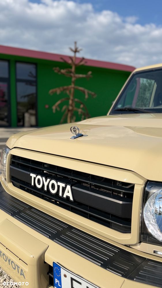 Toyota Land Cruiser - 7