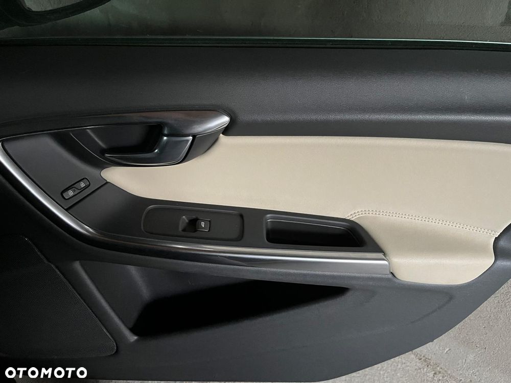 Volvo S60 D2 R-Design - 17
