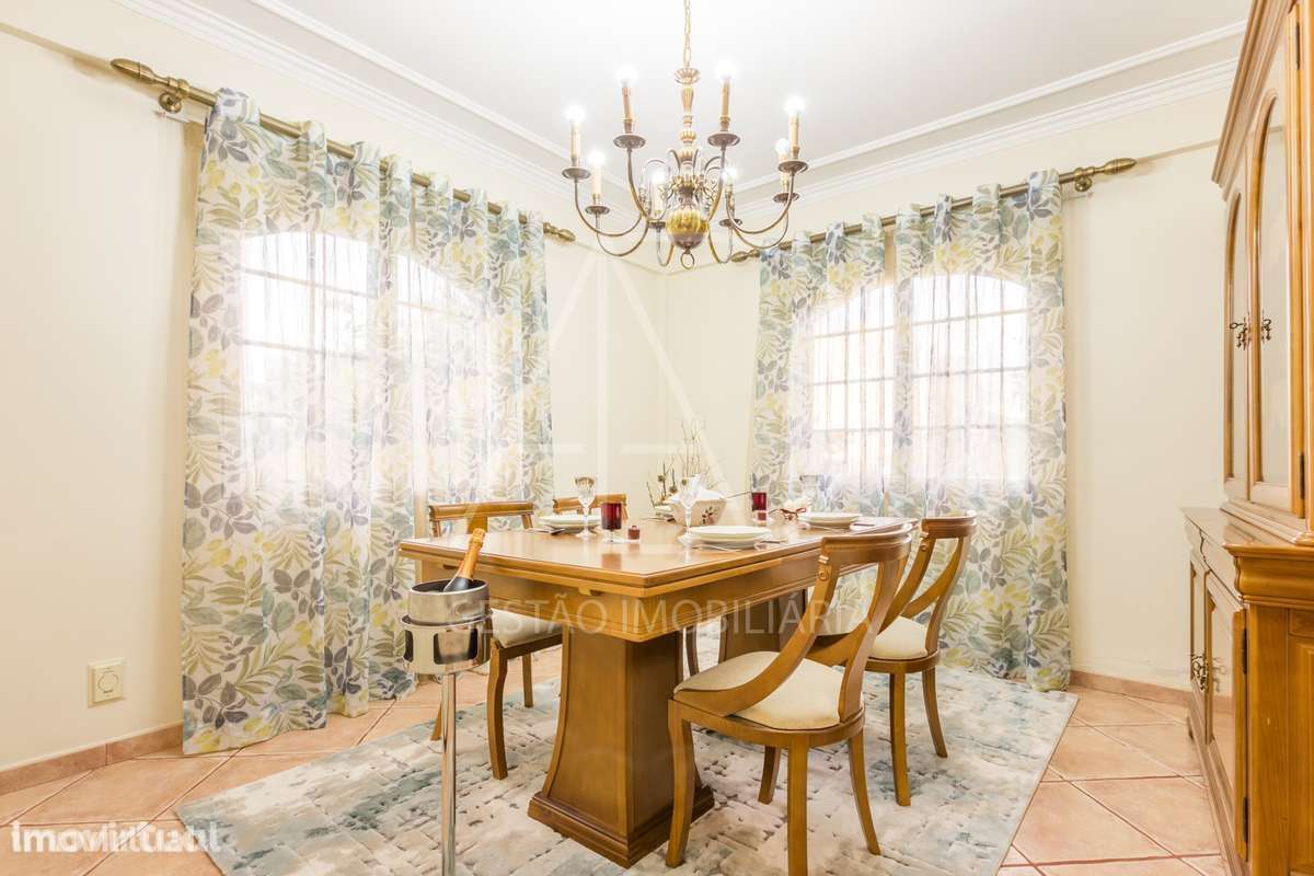 Moradia T5 em Santo André – Espaço, Conforto e Versatilidade - Grande imagem: 2/15