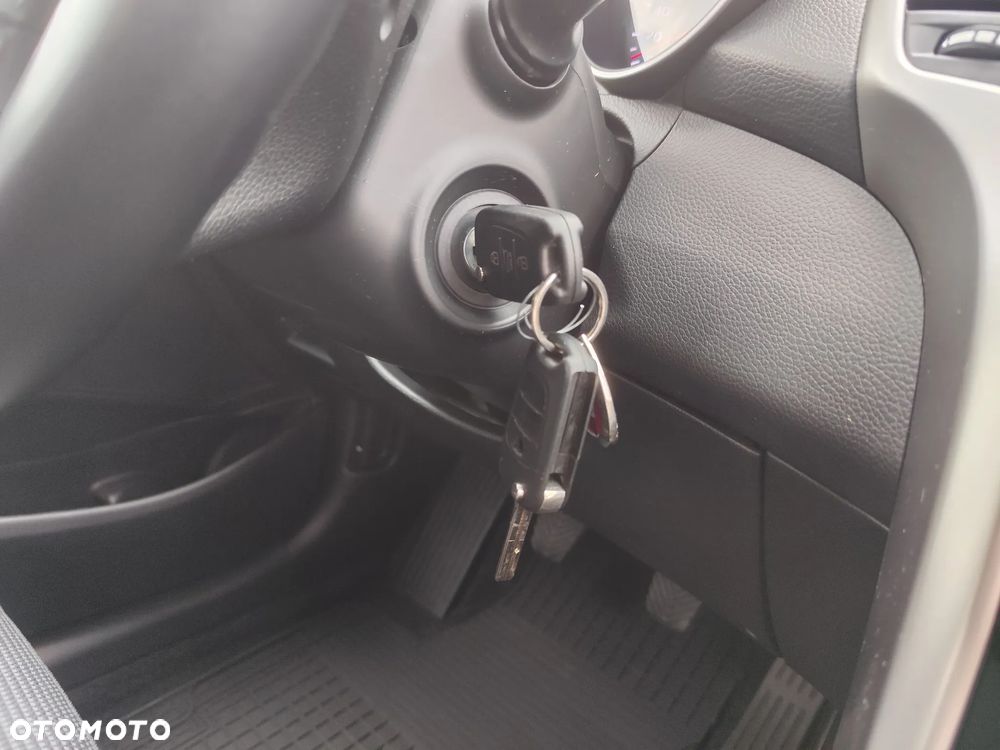 Hyundai i30 blue 1.4 Classic - 13