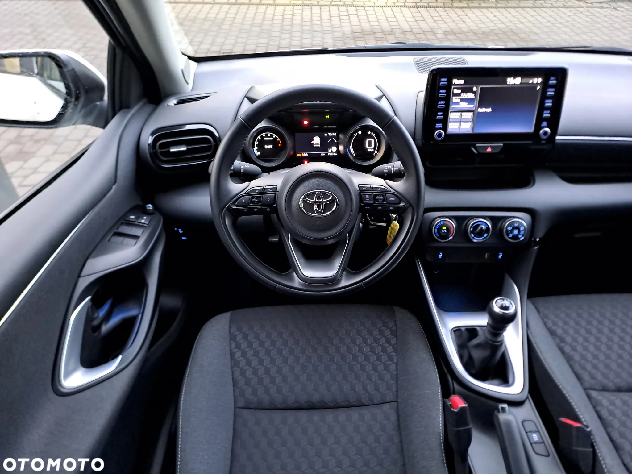 Toyota Yaris 1.5 Comfort - 6