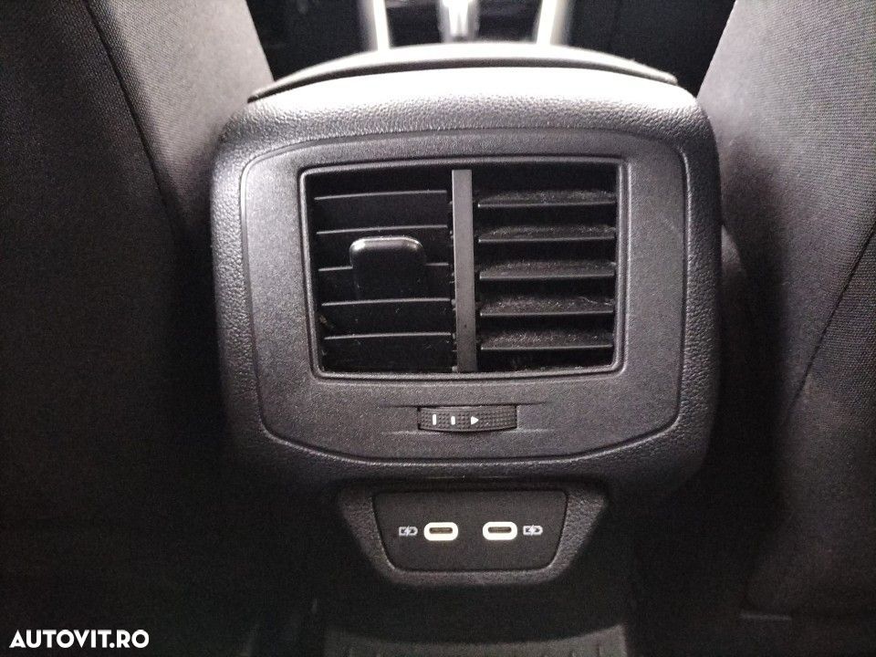 Volkswagen T-Roc - 11