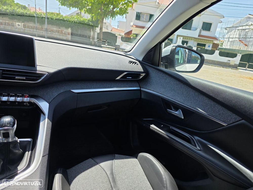 Peugeot 3008 1.2 PureTech Allure Pack - 18