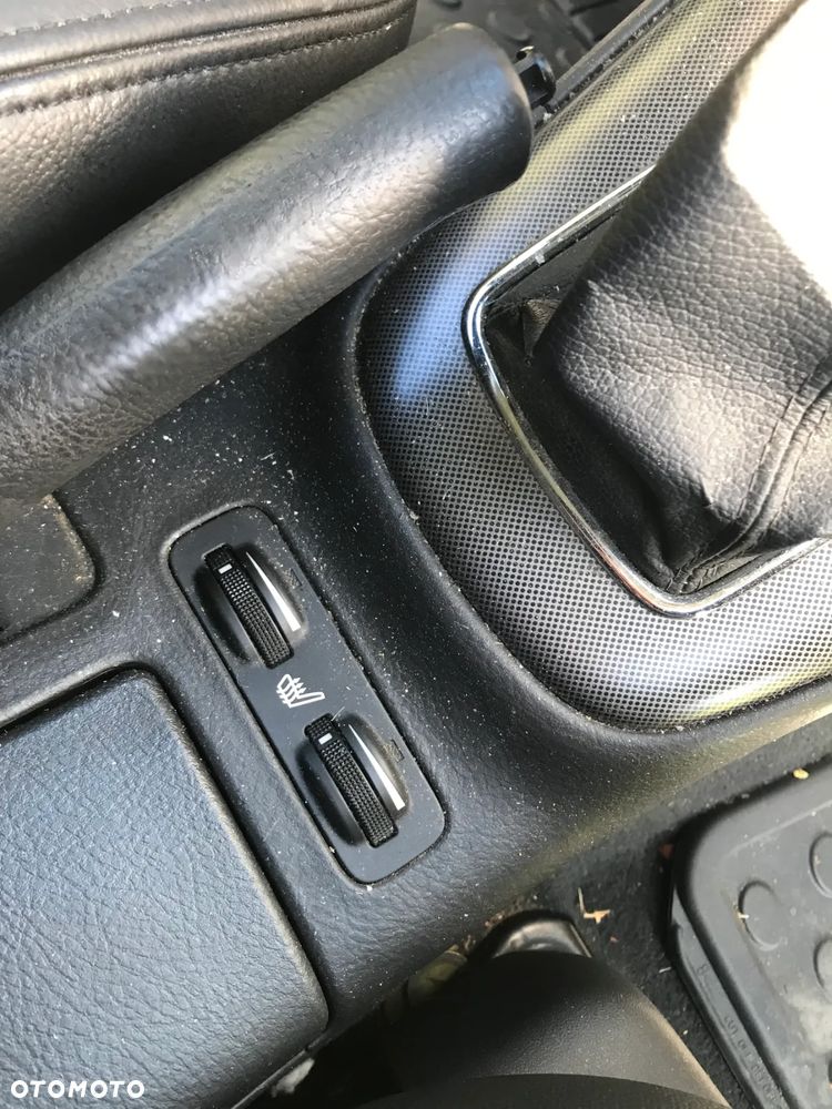 Toyota Avensis 2.0 D-4D Combi Executive - 13