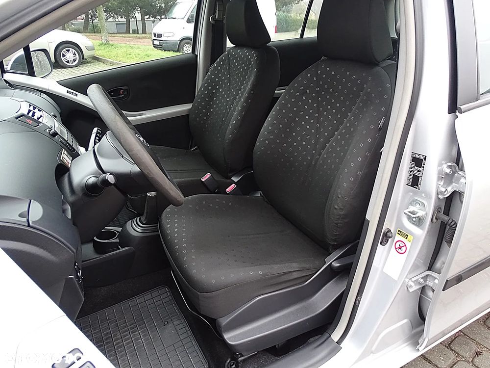 Toyota Yaris 1.3 Luna Premium - 19