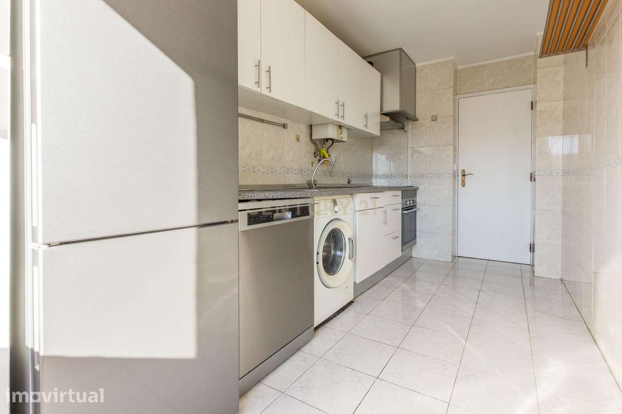 Apartamento T3, Lisboa, com um lugar de parqueamento e arrecadação. Op - Grande imagem: 4/32