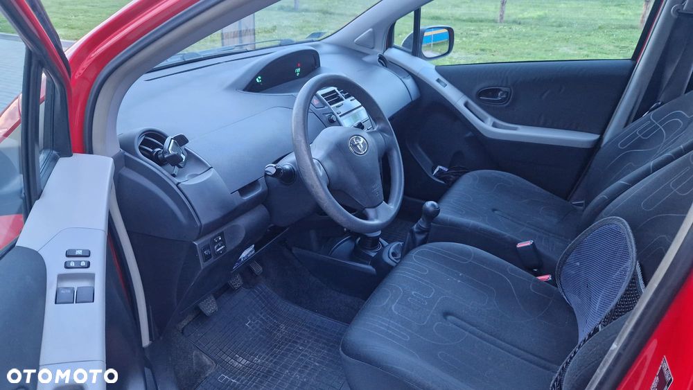 Toyota Yaris 2010 photo 4