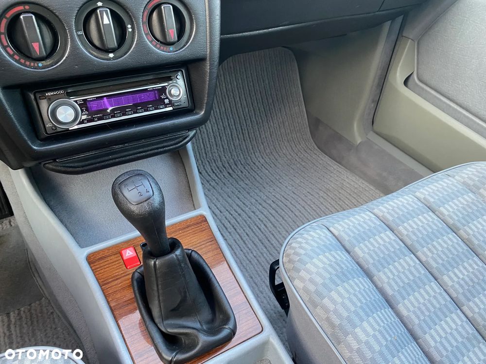 Mercedes-Benz W201 (190) - 24