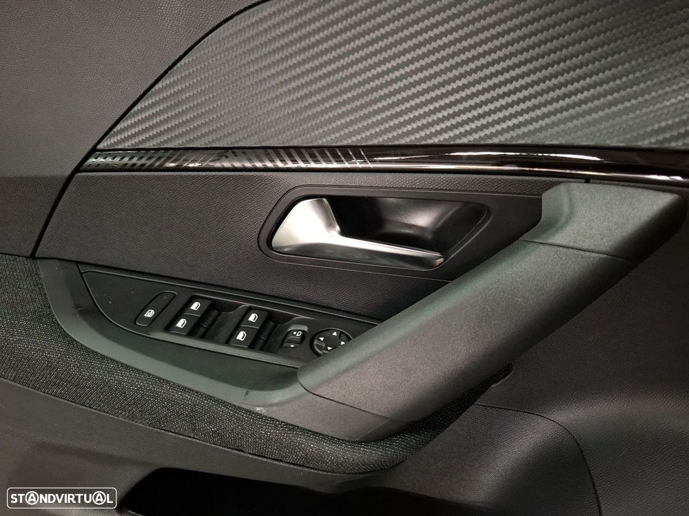 Peugeot e-2008 50 kWh SE Style - 23