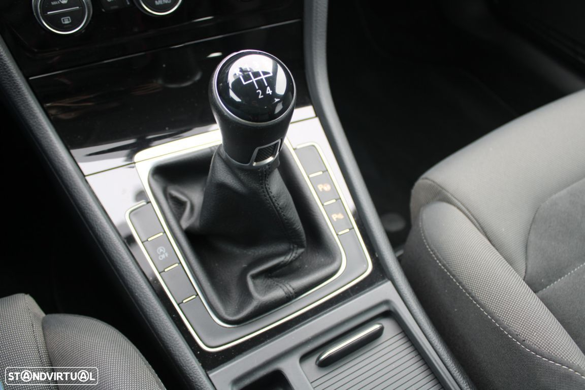 VW Golf Variant 1.6 TDi Highline - 24