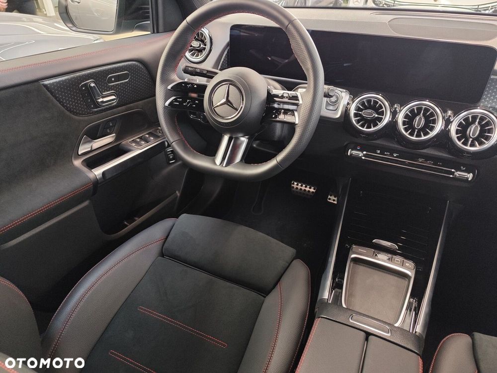 Mercedes-Benz GLB - 13