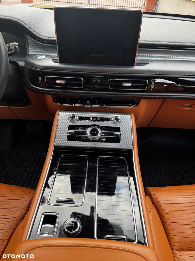 Lincoln Aviator - 12