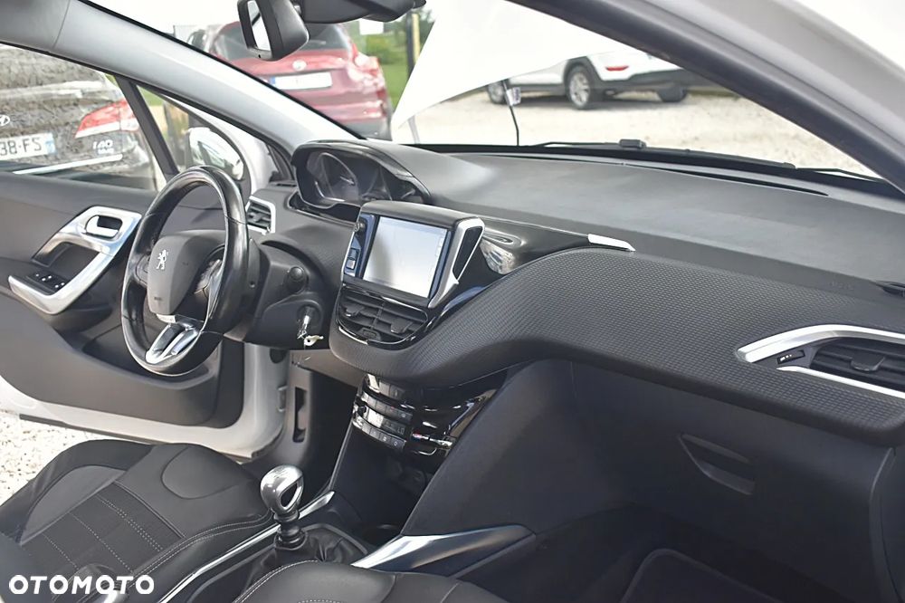 Peugeot 2008 1.6 e-HDi Allure S&S - 23