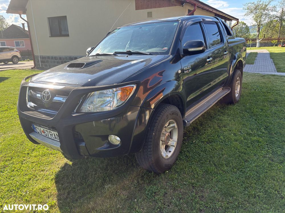 Toyota Hilux - 1