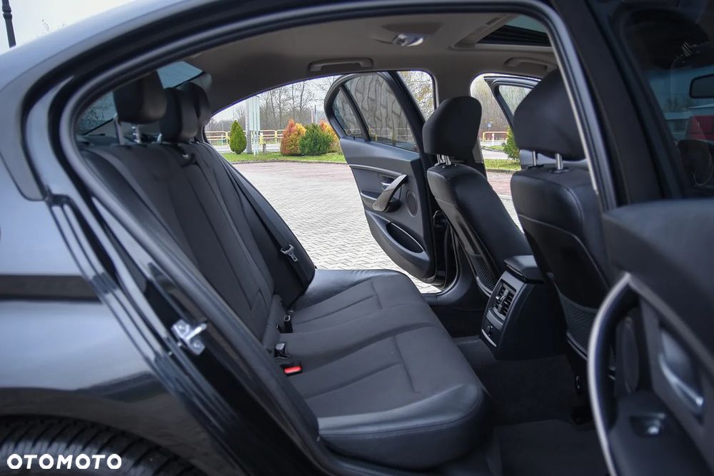 BMW Seria 3 316i Modern Line - 29