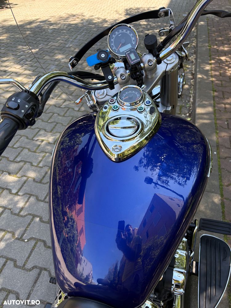 Triumph Bonneville - 16