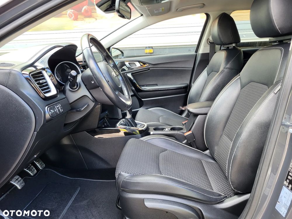 Kia Ceed 1.4 T-GDI L Business Line Plus - 17