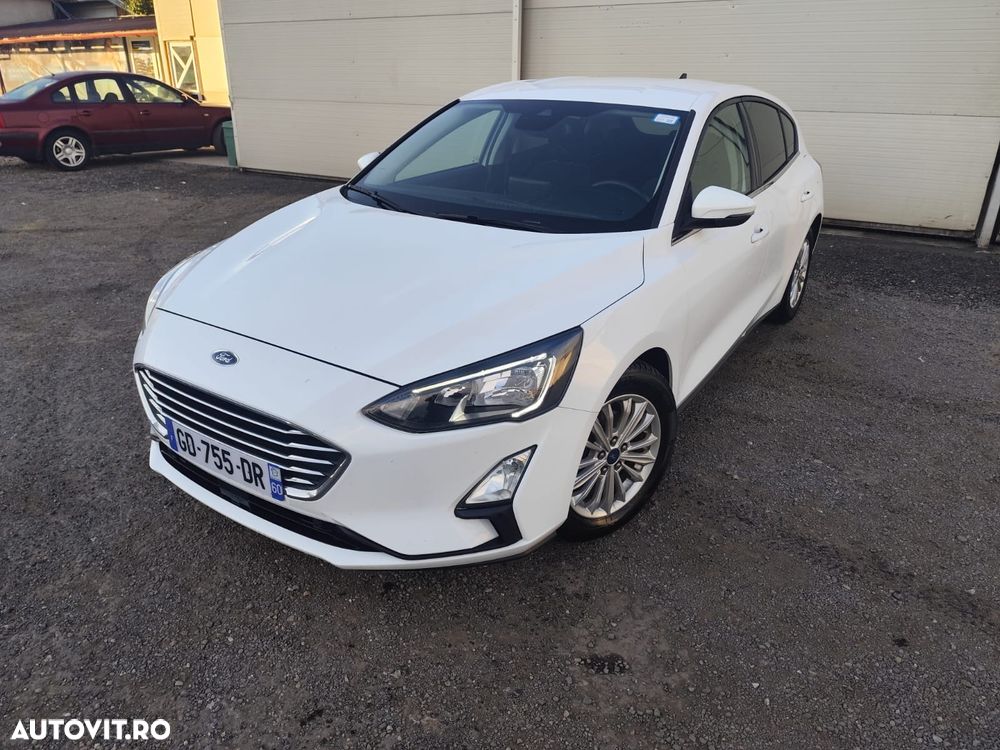 Ford Focus 1.0 EcoBoost Hybrid TITANIUM - 2