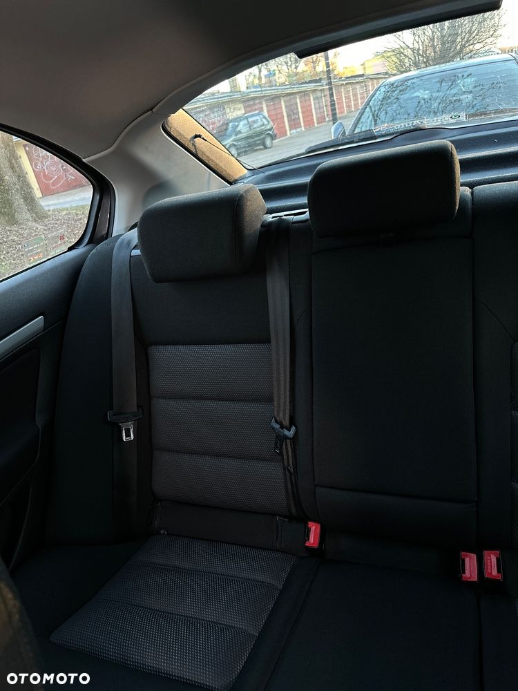 Skoda Octavia 1.6 Ambiente - 11