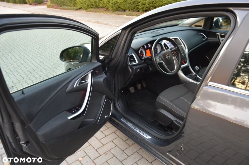 Opel Astra 1.6 Turbo Cosmo - 12