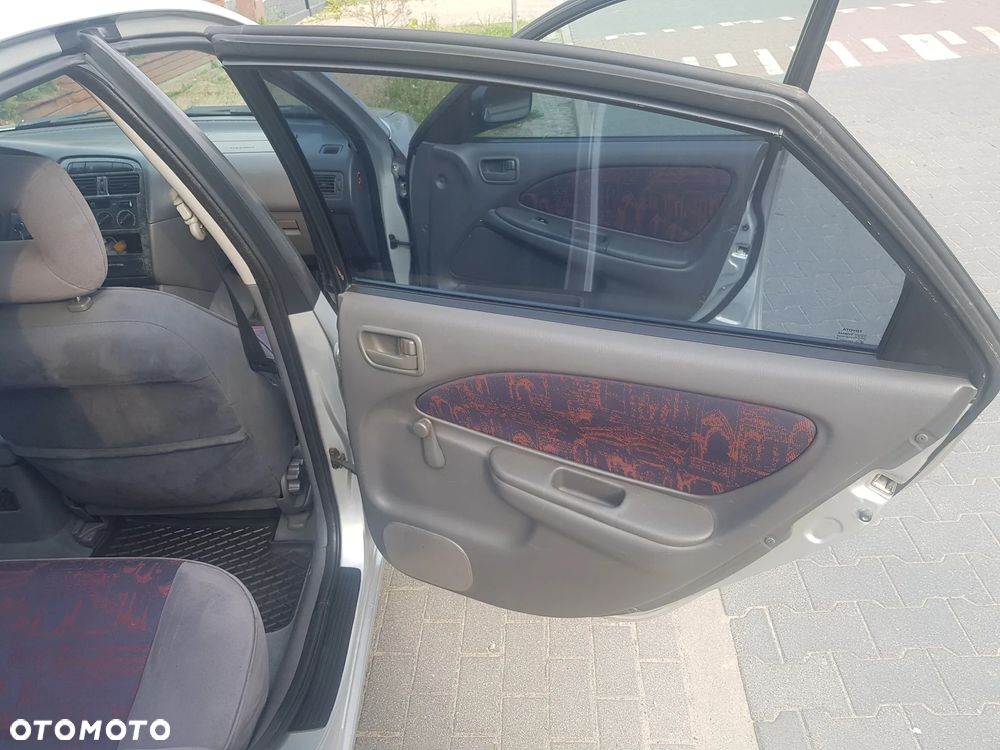 Toyota Avensis - 18