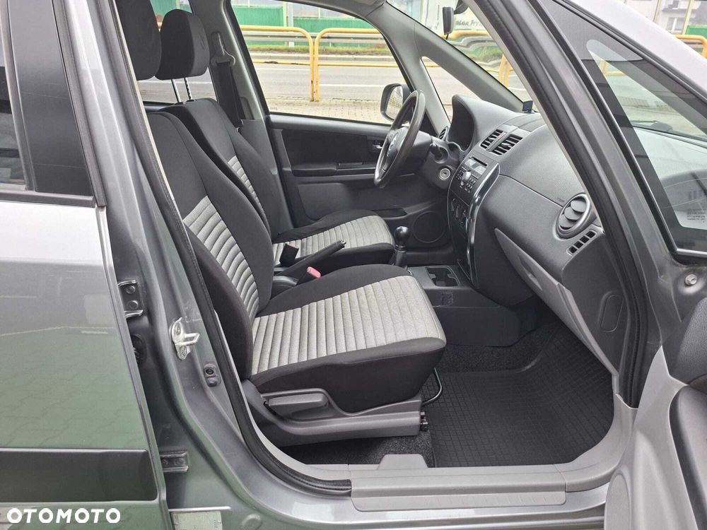 Suzuki SX4 1.6 Comfort Plus 4WD - 17
