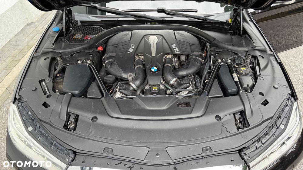 BMW Seria 7 750Li xDrive - 30