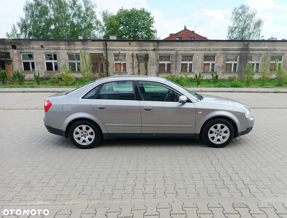Audi A4 Limousine - 4