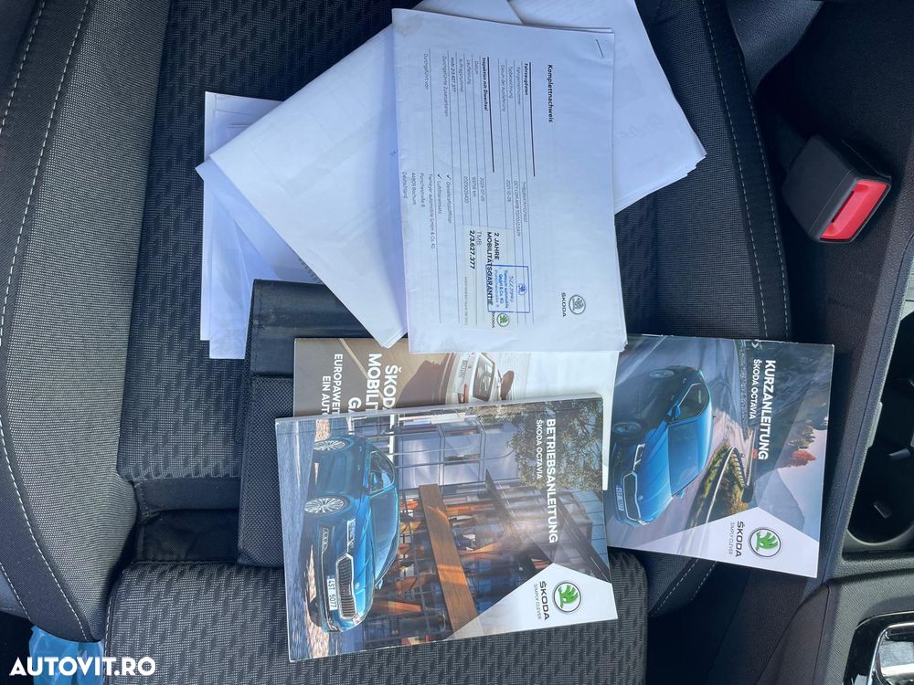 Skoda Octavia Combi 2.0 TDI DSG Exclusive - 13