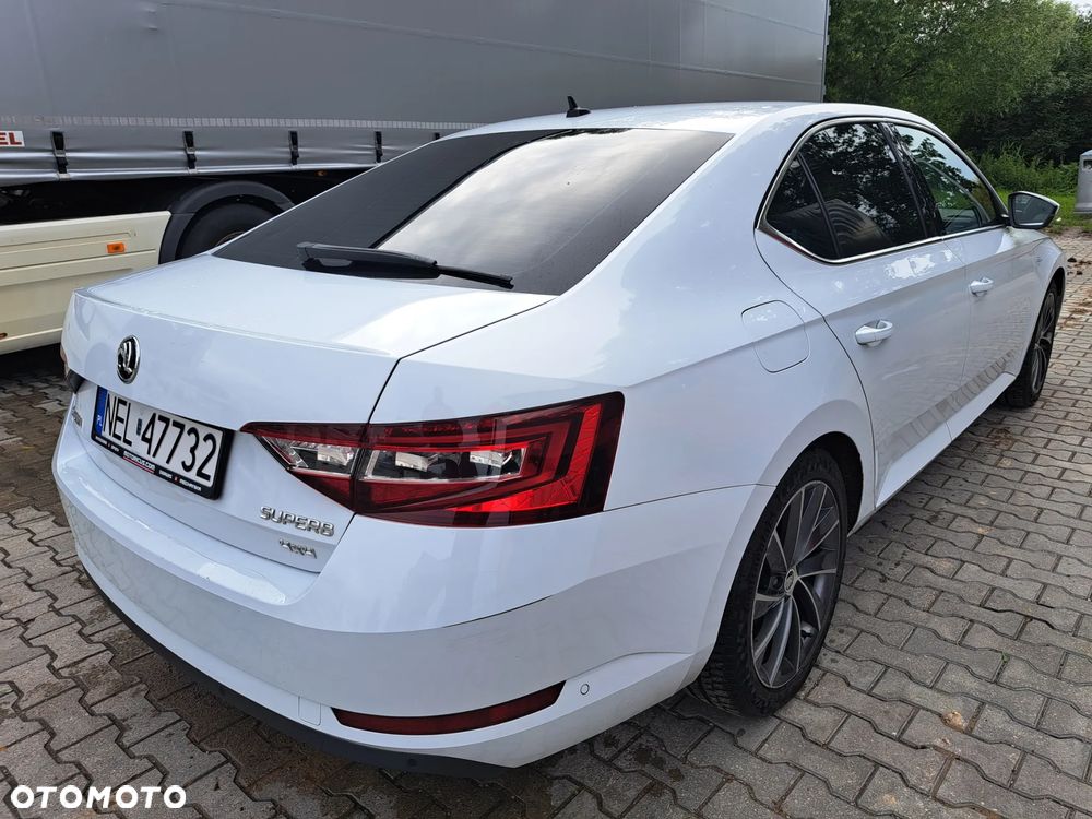 Skoda Superb 2.0 TDI 4x4 L&K DSG - 5