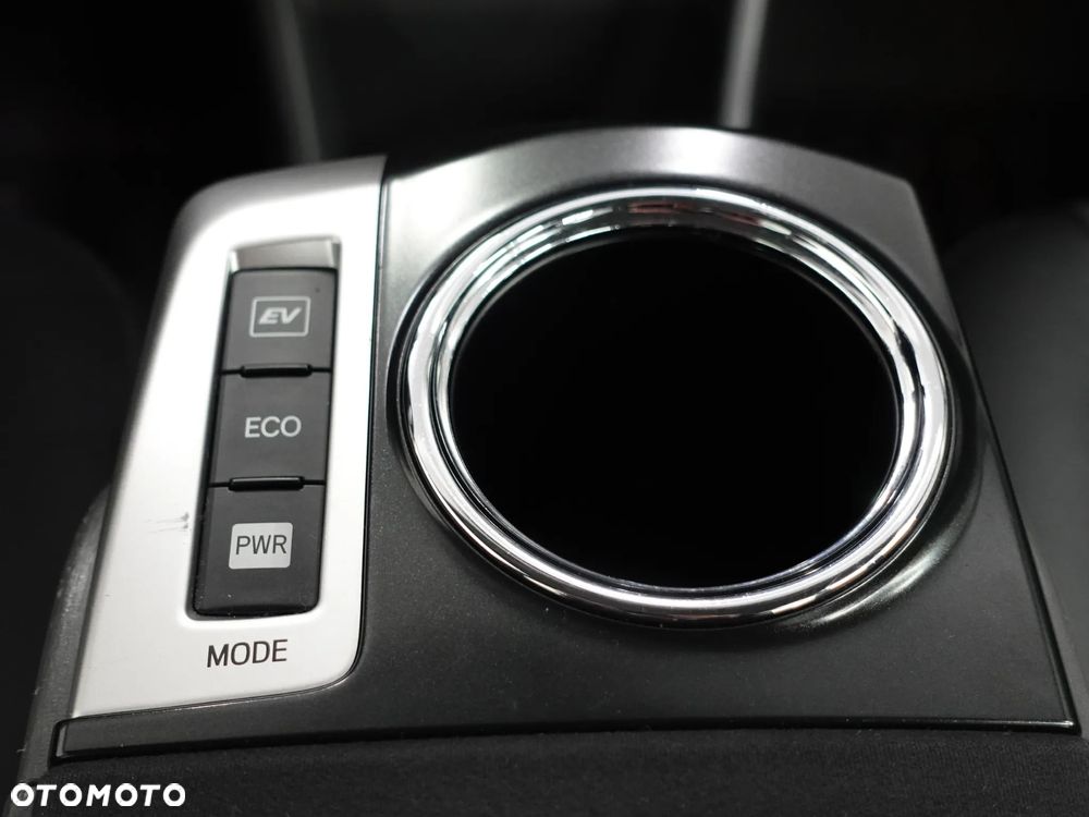 Toyota Prius (Hybrid) - 31