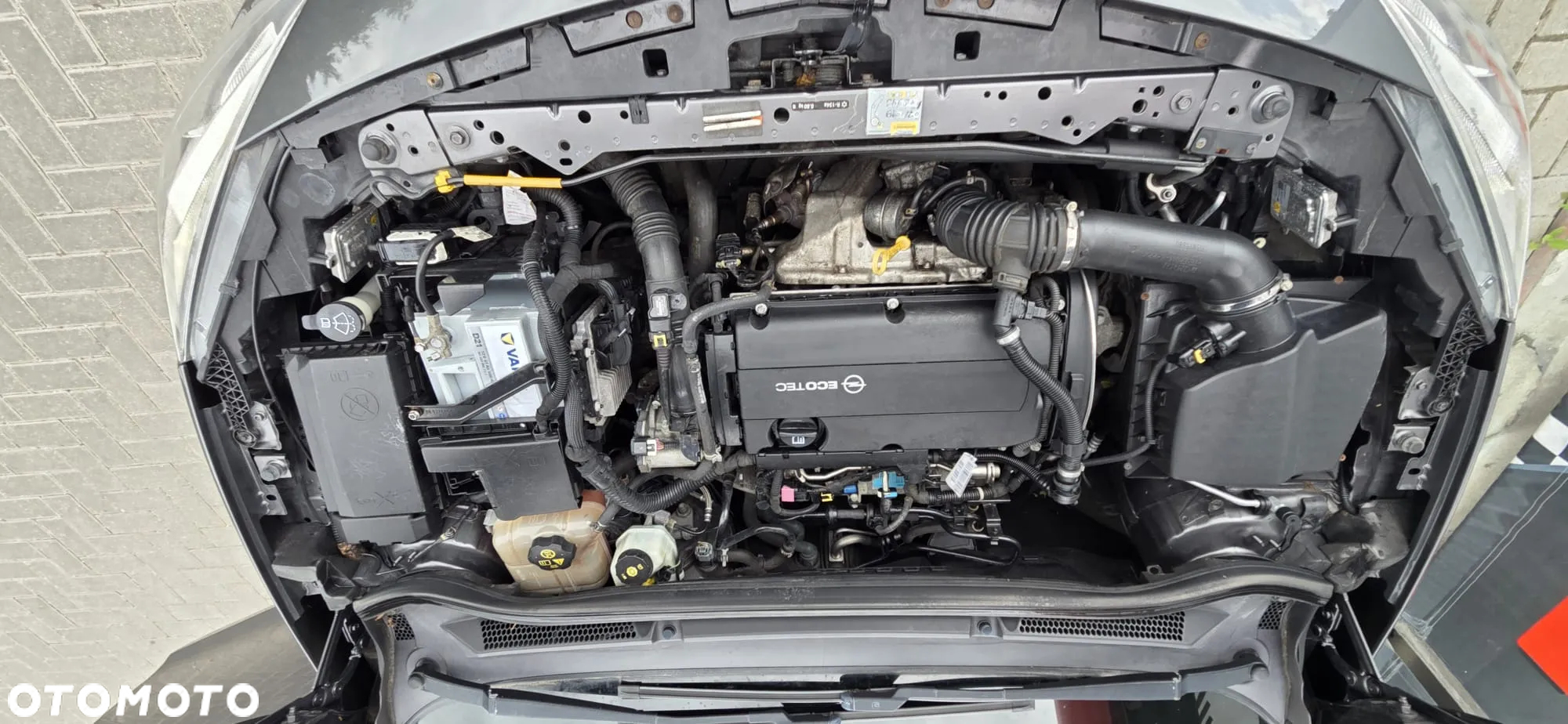 Opel Astra GTC 1.6 Turbo Innovation - 39