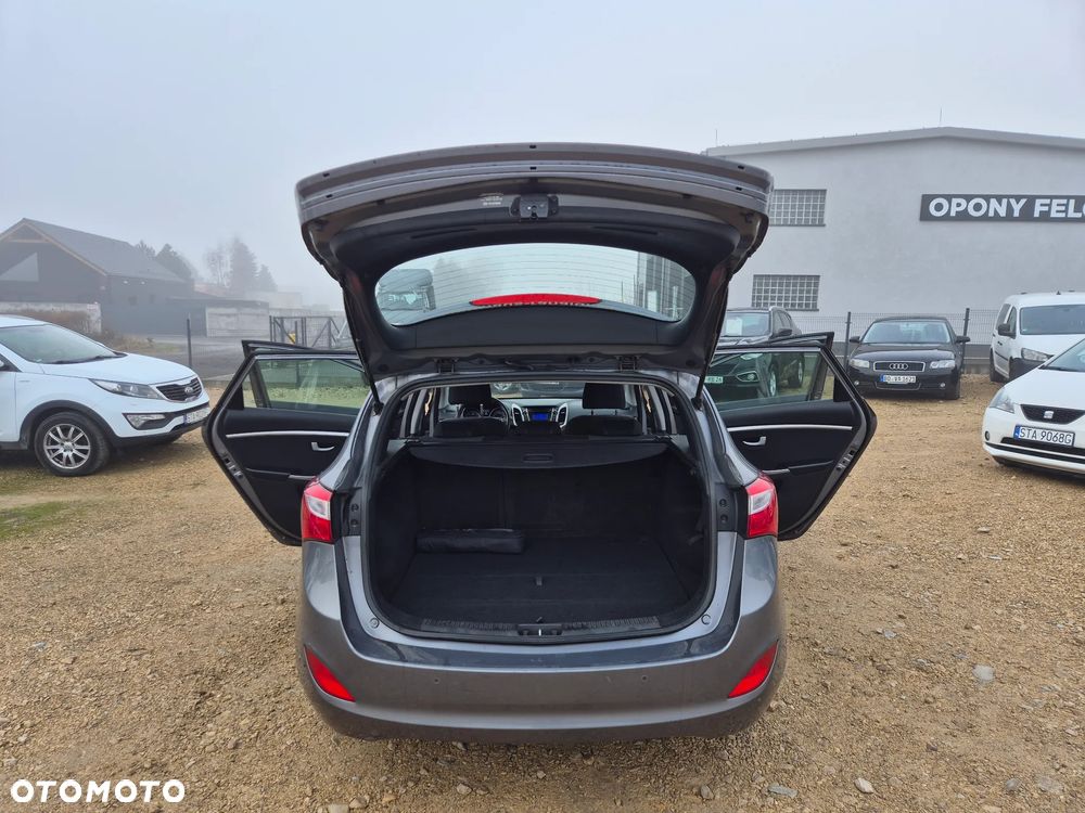 Hyundai i30 blue Kombi 1.6 CRDi Style - 10