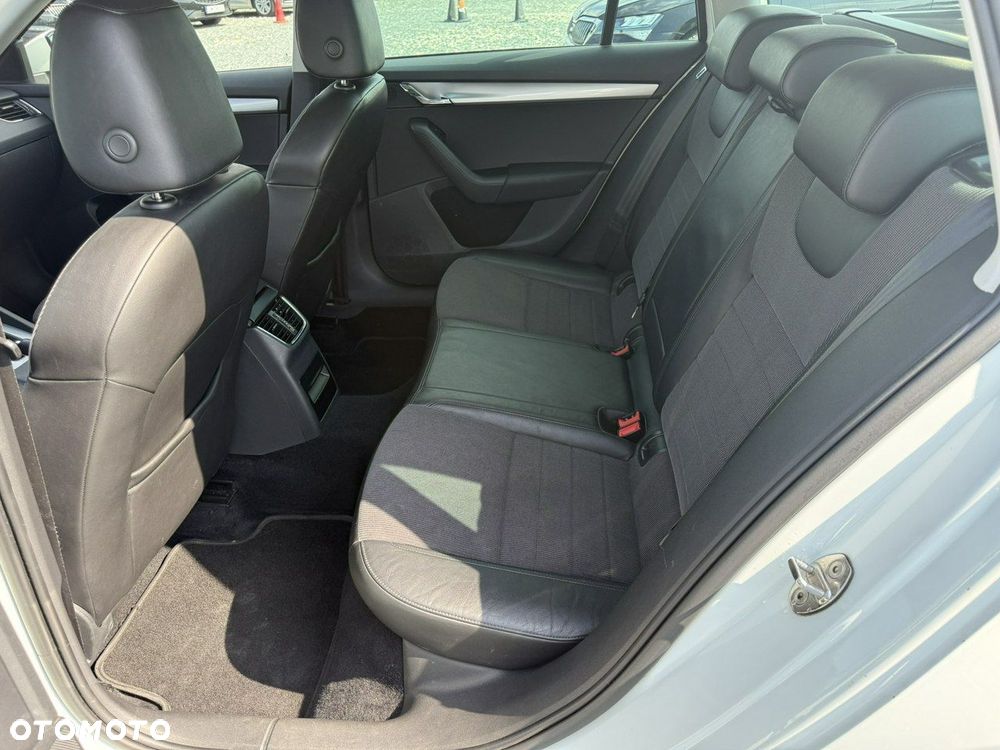 Skoda Octavia Combi 2.0 TDI DSG Style - 13