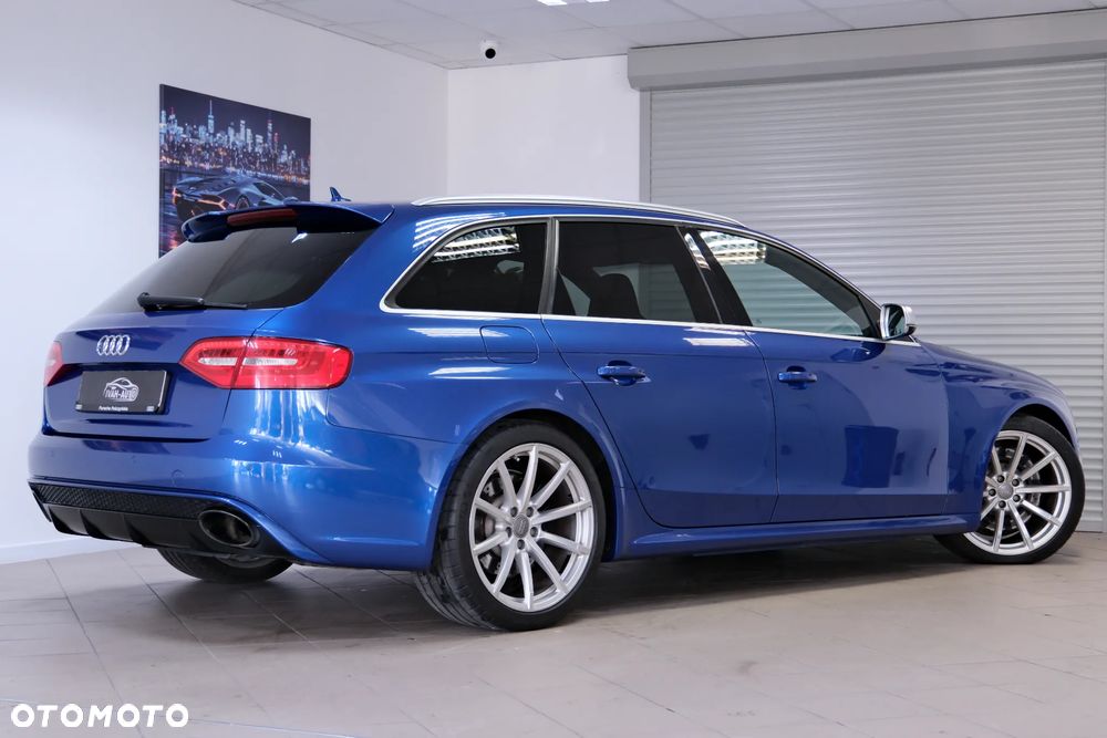 Audi RS4 Avant Standard - 15