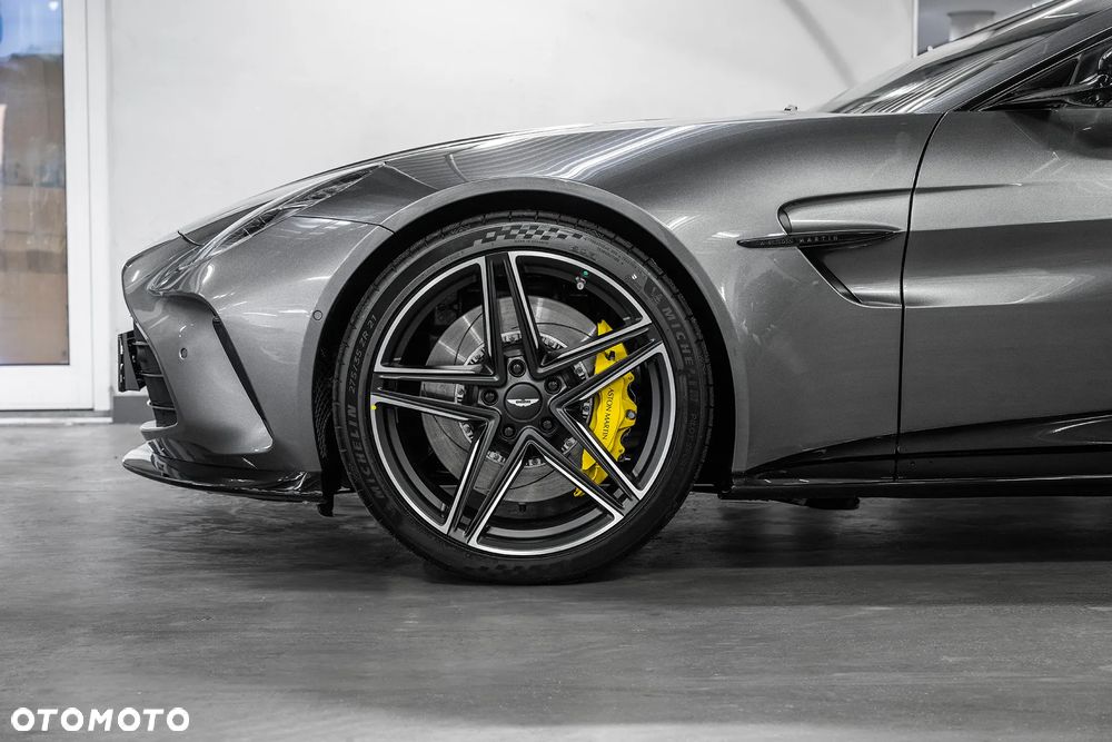 Aston Martin Vantage - 6