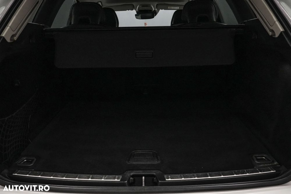 Volvo XC 60 B4 MHEV AT8 AWD Momentum Pro - 26