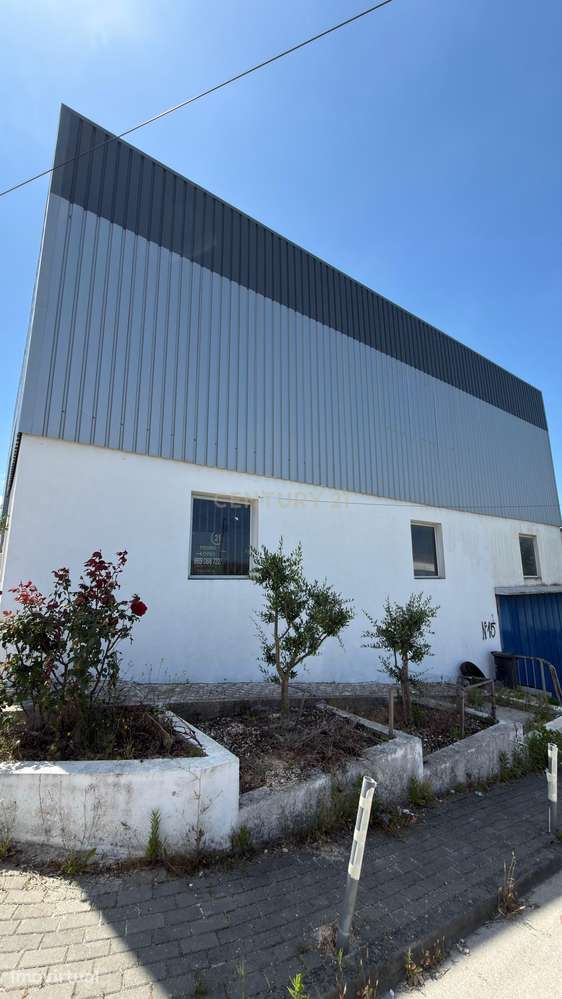 Armazém/Oficina com 2 Pisos e Entradas Independentes – Frielas - Grande imagem: 3/7