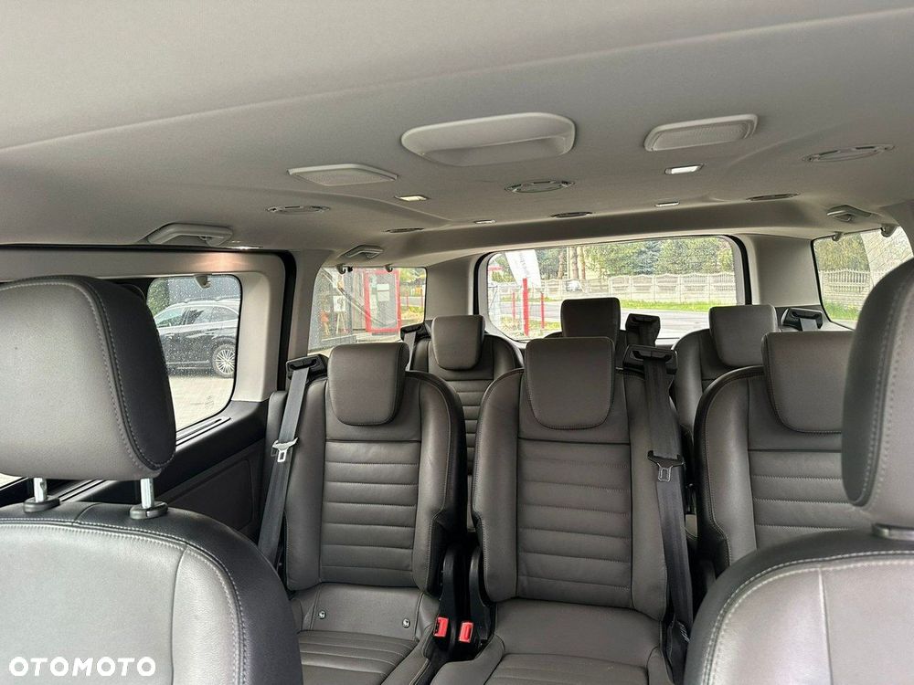 Ford Tourneo Custom - 23