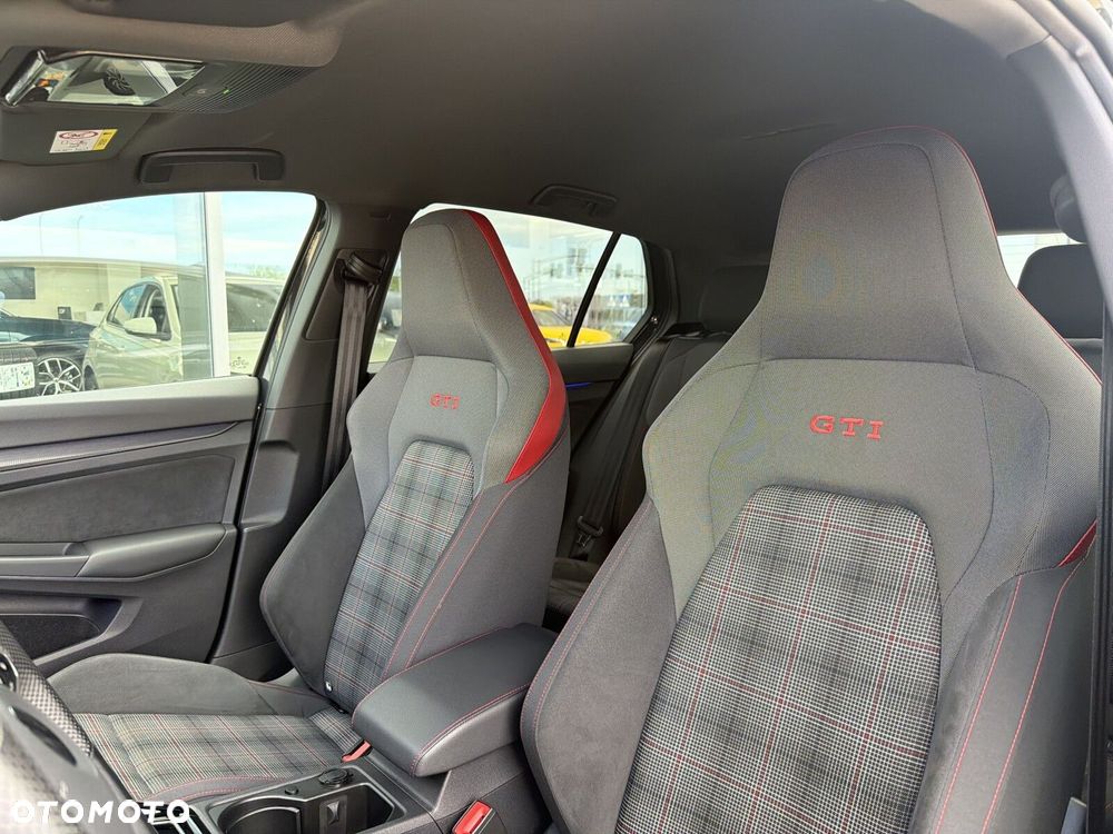 Volkswagen Golf - 10