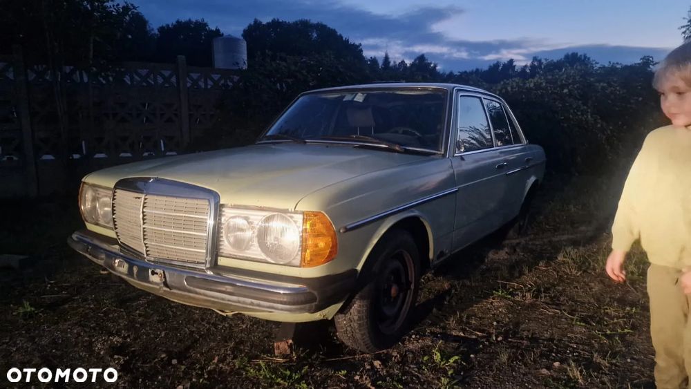 Mercedes-Benz W123 - 1