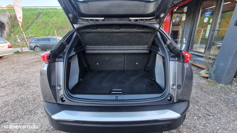 Peugeot 2008 1.5 BlueHDi Allure Pack EAT8 - 32