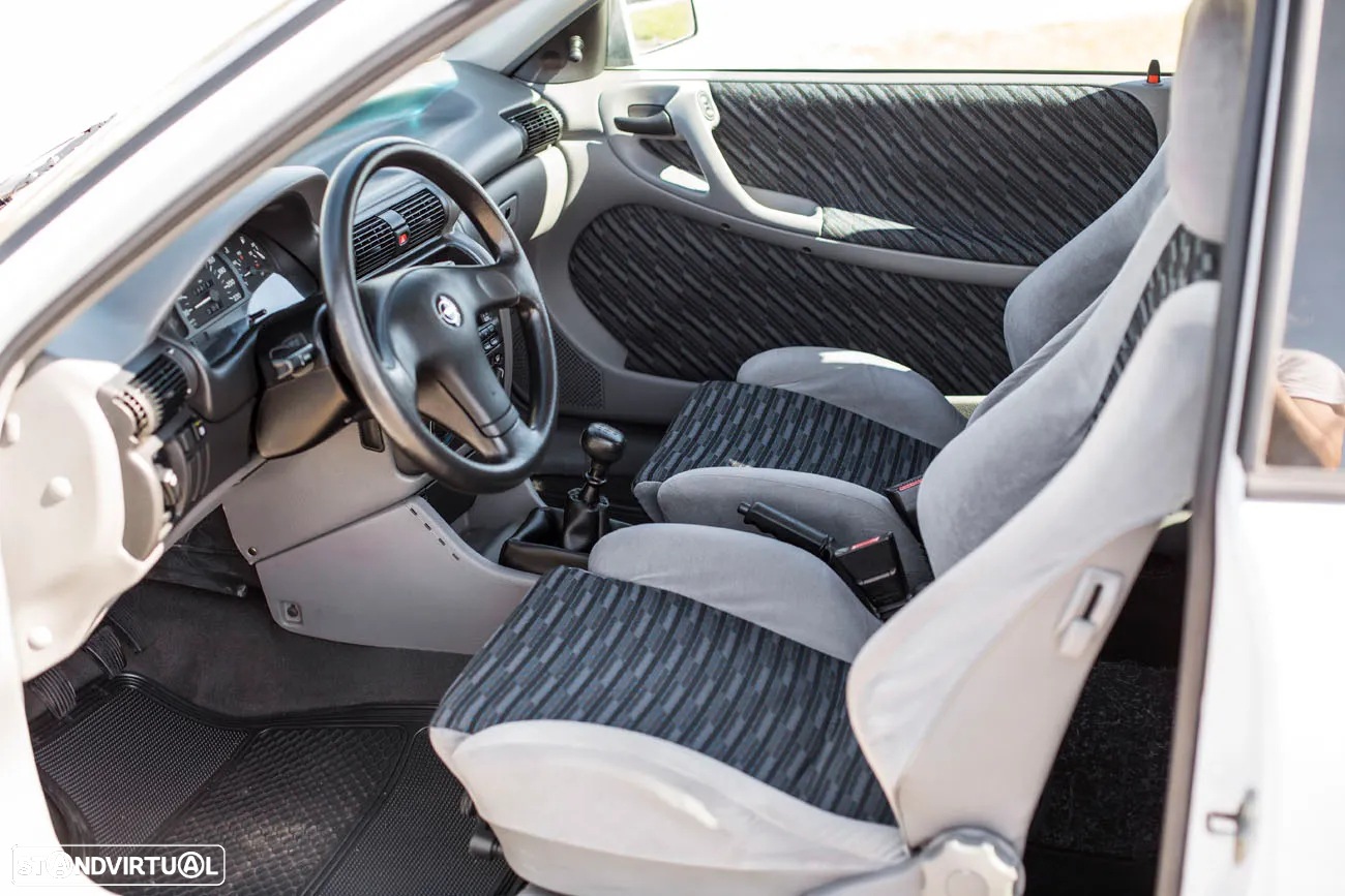 Opel Astra 1.6i GT - 18