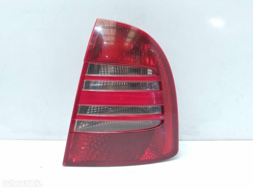 FAROLIM TRASEIRO DIREITO SKODA SUPERB 3U4 - 1