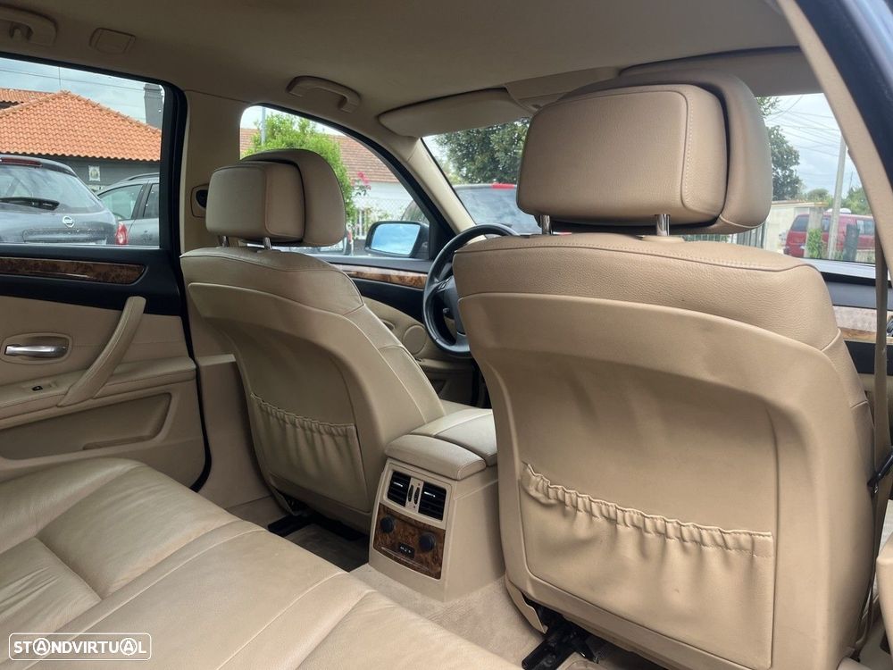BMW 520 dA Executive - 12