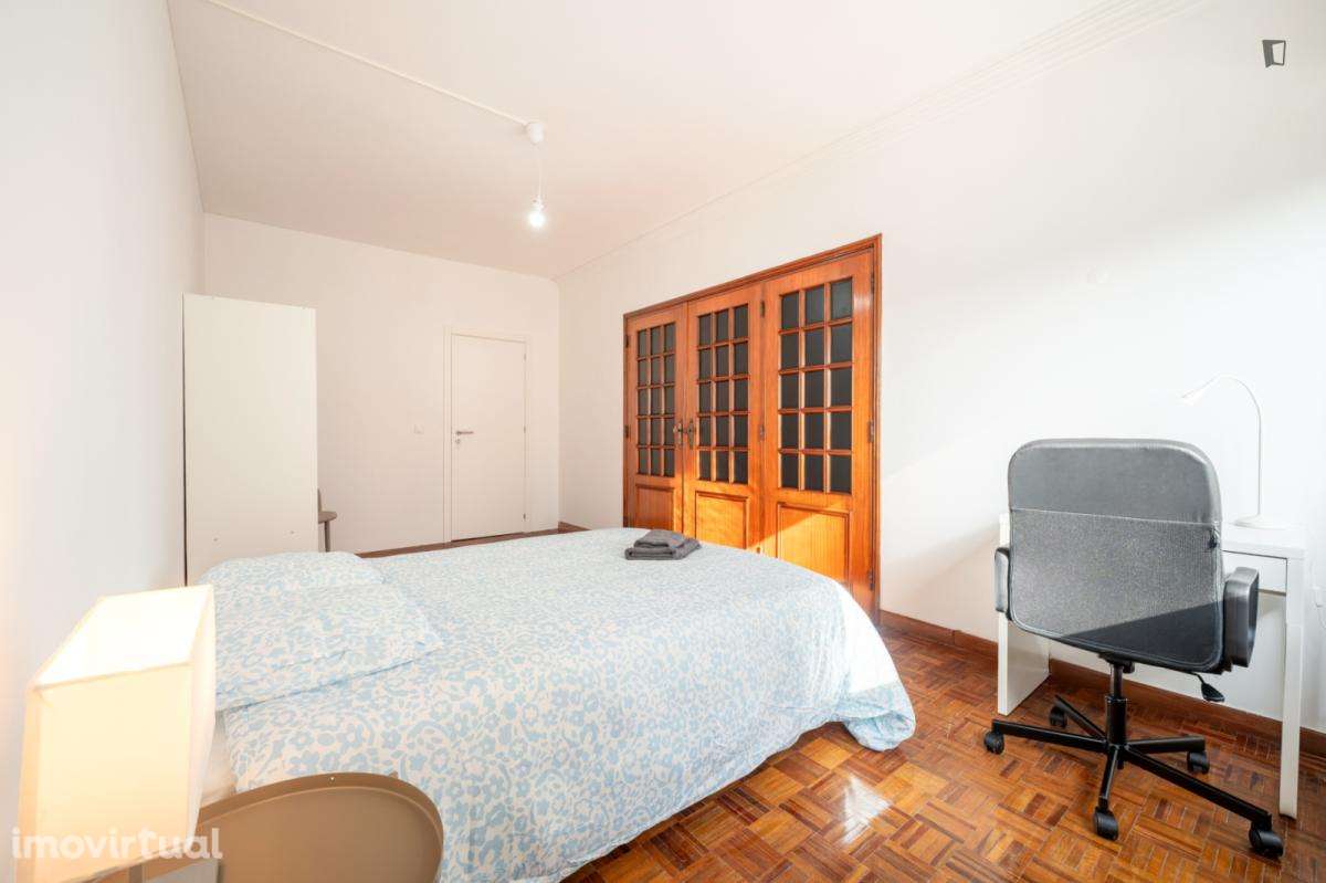 Quarto - localizado em Roma-Areeiro Lisbon - Grande imagem: 3/9