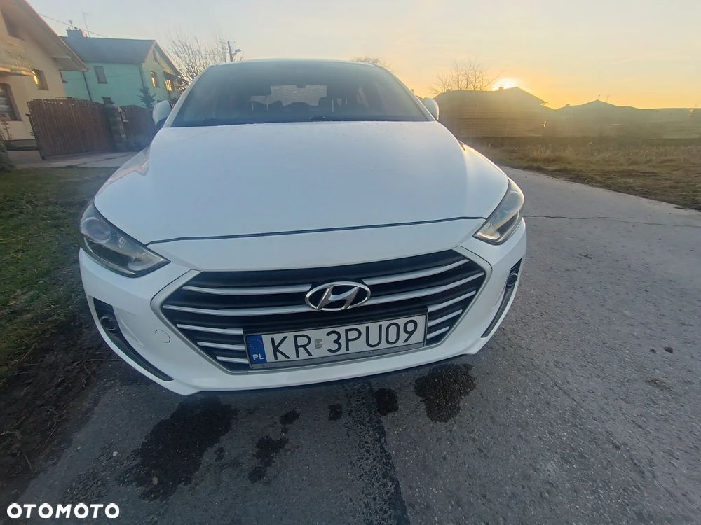 Hyundai Avante - 8
